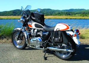 118-1884_IMG Kitted out with a few simple accessories, the T100 is ready for a backroad blast or an overnight ride.