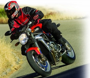 GP3Q1835 Proper pronunciation of “Brutale” requires the use of hand gestures—try it. Wide, flat handlebar and quick steering geometry make it a wicked handler.