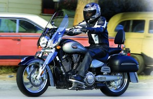 LP4D7120 The large removable windscreen keeps the windblast off the rider.