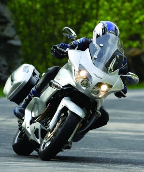 The screen looks narrow for decent touring protection but punches well above its width, thanks to clever aerodynamics.