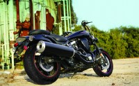 Low handlebar, big-inch V-twin, belt drive, radial tires, great brakes: They all come together in the Warrior.