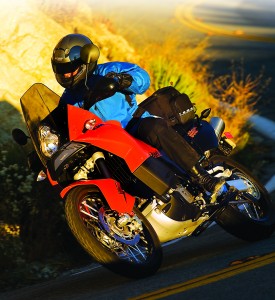 RQ5M8371 Lightness, midrange torque, cornering clearance and a wide handlebar help make the 990 Adventure a joy on the street.