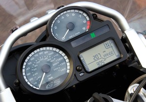 2008-BMW-R1200GS-Motorcycle-Test-Salvadori-07 The GS has good, legible instrumentation.