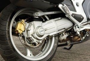 2008-BMW-R1200RT-Moto-Guzzi-Norge-1200-Comparison-Stermer-07 2008 Moto Guzzi Norge 1200 swingarm