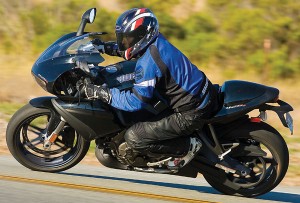 2008-BUELL-1125R-Motorcycle-Review-Siahaan-02 2008 Buell 1125R action