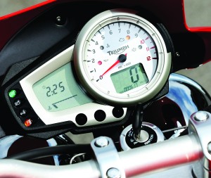 Speed_Triple0025 Instrumentation is clean and purposeful, with an easy-to-read LCD speedo, analog tach, handy computer functions and a programmable shift light.