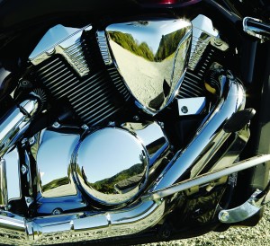 Suzuki C109RT: By utilizing sportbike technology, the Suzuki makes great, thumping power.