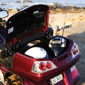 2009 Honda-Gold Wing Motorcycle Review: Trunk 2009 Honda-Gold Wing Trunk