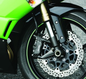 Big piston fork and Öhlins steering damper provide front-wheel discipline.