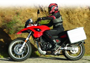 WEB2C2A9799 The G650GS is a great bike for the vertically challenged who want something that is ready for more than cruising. Art Director Jody stands 5 feet, 7 inches, has a 31-inch inseam and can flat foot it at stops with the standard seat.
