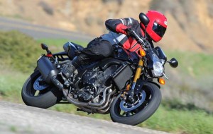 2011 Yamaha FZ8 action ride side
