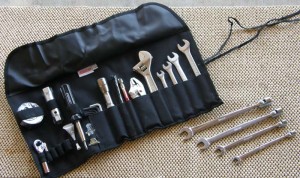 OLYMPUS DIGITAL CAMERA The Cruz RoadTech M3 tool kit