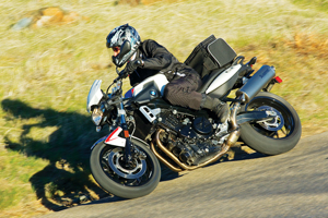 BMW-action-left 2011 BMW F800R left side action