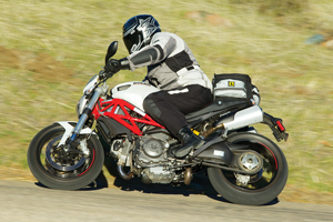 Ducati Monster 796 Vs Street Fighter