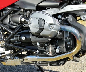 2011 BMW R1200R engine