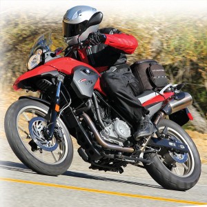 The G 650 GS feels frisky in the corners.