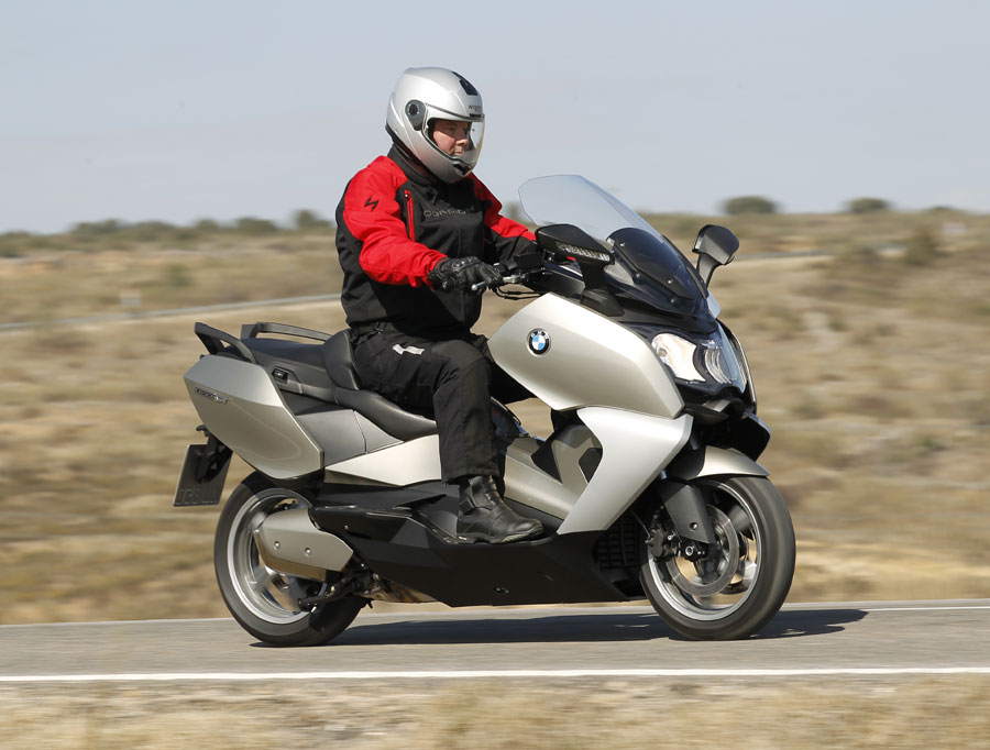 BMW-C-650-GT-action3.jpg