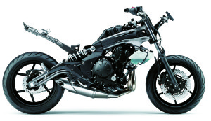 12EX650E_Strip_RS All-new twin-pipe frame wraps around engine from steering head to swingarm pivot, concealed in places by plastic covers designed to give the illusion of a twin-spar supersport-style chassis. Single backbone seat subframe allows numerous comfort enhancements and increases load capacity, too.