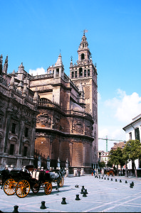 IMT Spain_3 Seville’s Giralda bell tower is an imposing structure with very high tourist magnetism. Above right: In