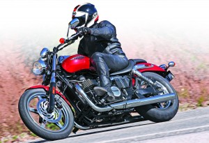web-AN8E2290 Smaller headlight, 19-inch front wheel and single disc brake are new for 2012. Cornering clearance is typical for a cruiser.