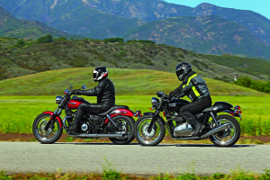 web-AN8E2326 When it’s time to relax, the Speedmaster beckons, though your weight is all on the seat. Sporty crouch on the Thruxton distributes your bulk fairly evenly.