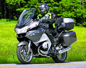 web-IMG_8885 The R 1200 RT has excellent wind protection and comfortable seating with many height options. The top trunk is an accessory.