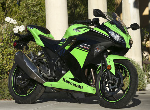 Kawi-Ninja-300-beauty-r The Ninja 300 is available in special-edition Lime Green/Ebony, Pearl Stardust White or Ebony.