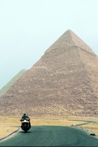 web-Emilo_4 The base of 450-foot Cheops pyramid covers the equivalent of seven city blocks. Its 2,500,000 blocks of limestone and granite weigh two to 60 tons each.