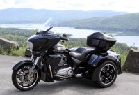 Motor Trike’s Vortex trike conversion has fenders and rear bodywork that closely match the lines of the Cross Country Tour. Lake George is in the background.