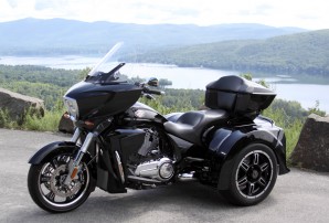 Motor Trike’s Vortex trike conversion has fenders and rear bodywork that closely match the lines of the Cross Country Tour. Lake George is in the background.