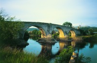 The old bridge spanning the River Forth at Stirling, a 14th-century gem built to replace the wooden bridge destroyed by William Wallace (Braveheart) at the legenary Battle of Stirling Bridge in 1297.