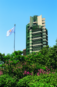 web-OK_57 Frank Lloyd Wright called the 19-story Price Tower he designed in Bartlesville his “tree that escaped the crowded forest.”