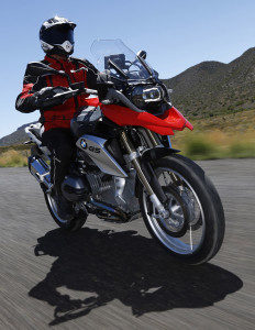 BMW R 1200 GS action1 The new R 1200 GS offers better wind protection, more versatile ergonomics and more aggressive styling than its predecessor.