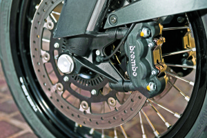 SONY DSC Dual radial-mount Brembo front calipers and multi-mode Bosch ABS offer excellent stopping power.