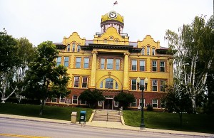 web-Montana_11 The gold-domed Fergus County Courthouse, built in 1906 and still the pride of Lewistown.