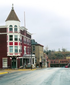 web-Wisconsin_8 Looking down Shake Rag Street in Mineral Point. The miners’ wives used to wave dishcloths out these windows, signaling their husbands that lunch was ready.
