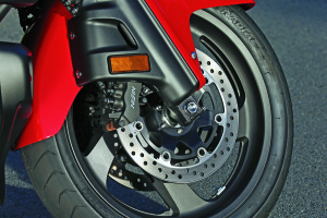 Triple disc brakes with Honda’s Combined Braking System stop the F6B hard, though ABS is not available.