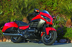 Slick gunfighter seat, shorty windscreen and flipping over the Gold Wing’s mirrors give the F6B a long and low look.