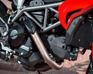 The Hyperstrada's 821cc Testastretta 11° L-twin makes a claimed 110 horsepower and 65.8 lb-ft of torque.