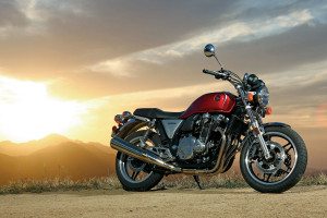 Why the silver side covers instead of matching red? We suspect it’s to set the CB1100 apart from its ancestors.