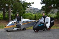 Craig Vetter (left) and Terry Hershner (right) on their respective Vetter-designed streamliners.