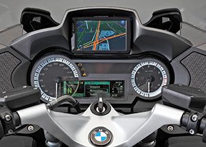 White-faced speedo and tach punctuate the central multi-functional TFT color display, the bike’s nerve center, which is controlled with a Multi-Controller ring on the left handlebar. A bike without GPS Prep gets a different panel above the instruments, and GPS cannot be integrated later (not easily or cheaply, anyway).
