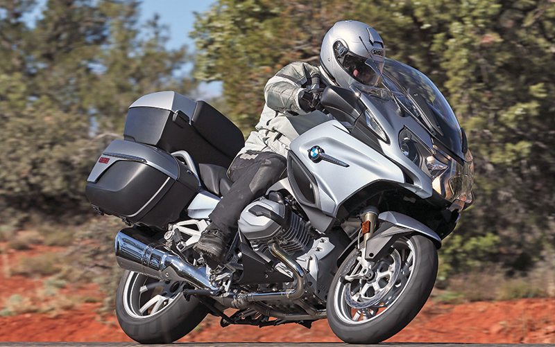A new continuous bridge frame that is stiffer and provides the mounting points for the Telelever and Paralever swingarms contributes to the RT’s impressive handling.