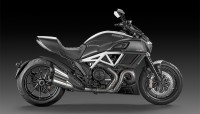 2015 Ducati Diavel and Diavel Carbon