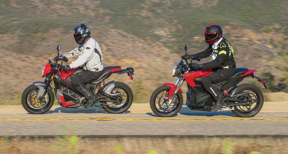 The Victory’s 6-speed transmission connects to an O-ring chain (left); the Zero is direct drive via belt with a large rear sprocket.